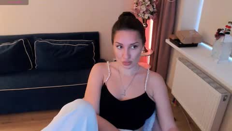 Heaven girl online show from 11-22-25, 10:25