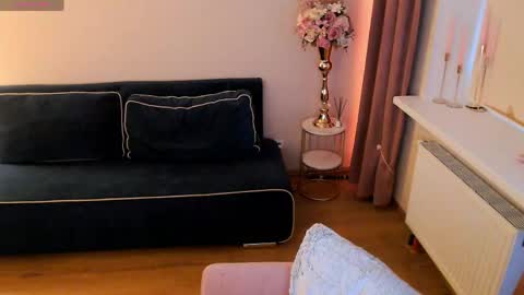 Snapshot of heaven_chloe chatting on 04-29-26, 05:30 Heaven girl online show from 04-29-26, 05:30