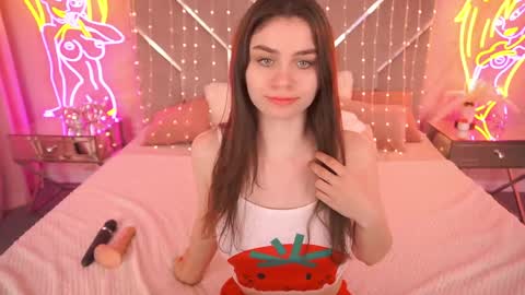 Snapshot of heavenelle chatting on 05-25-26, 06:08 heavenelle online show from 05-25-26, 06:08