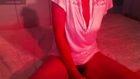 Snapshot of heavenlykiss chatting on 06-12-26, 06:12 Chani online show from 06-12-26, 06:12