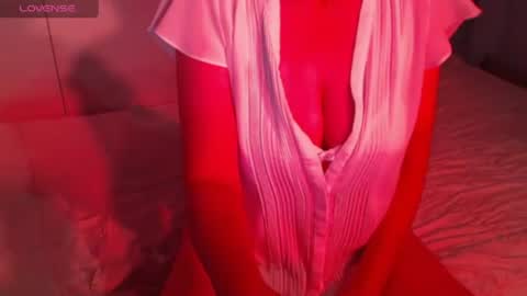 Snapshot of heavenlykiss chatting on 06-18-26, 02:32 Chani online show from 06-18-26, 02:32