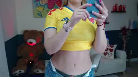hebelongs2her online show from 06-17-26, 08:32