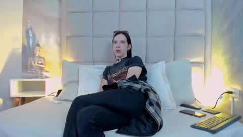 Keira Hecate online show from 10-27-25, 07:40