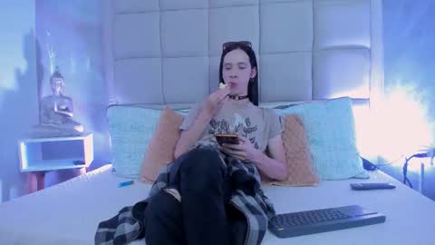 Keira Hecate online show from 11-18-25, 07:18