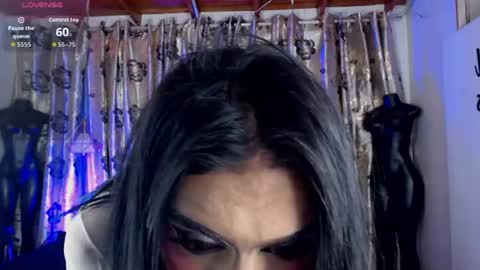 Snapshot of hecate_doll chatting on 06-21-26, 03:25 hecate_doll online show from 06-21-26, 03:25