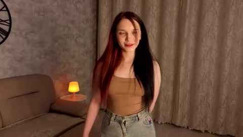 Snapshot of hedwigphommatheth chatting on 06-19-26, 06:34 Mila online show from 06-19-26, 06:34