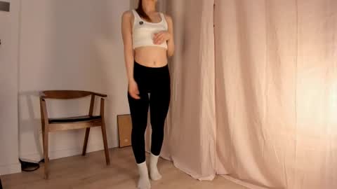 Snapshot of hee_jeen chatting on 01-27-25, 01:09 Jeen online show from 01-27-25, 01:09