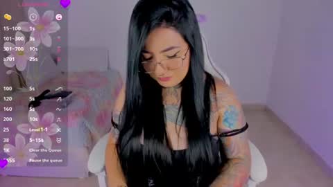 Snapshot of heey_kitty chatting on 07-27-26, 06:04 IM EMY online show from 07-27-26, 06:04