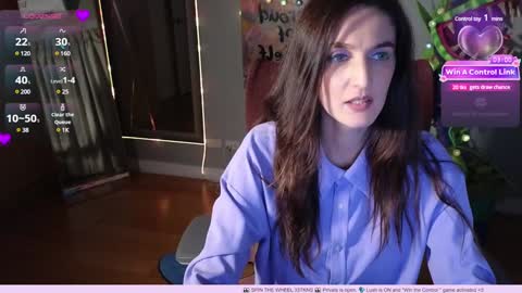 Snapshot of heidiluceous chatting on 01-13-25, 09:52 Heidi brunette Foxy red head and Carrie blondie online show from 01-13-25, 09:52