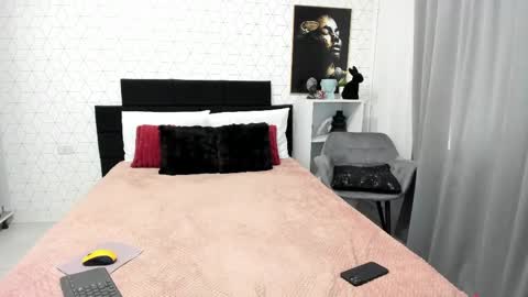 Snapshot of heidixcutie chatting on 06-09-26, 02:28 Heidi online show from 06-09-26, 02:28