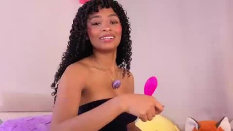 Snapshot of heily_fox chatting on 06-19-26, 02:16 HEILY online show from 06-19-26, 02:16
