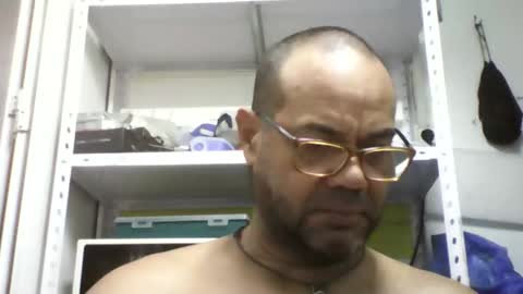 Snapshot of heistt chatting on 10-26-25, 03:45 Heist Stein online show from 10-26-25, 03:45