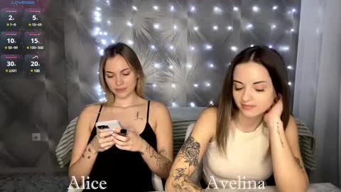 Snapshot of helen_bronce chatting on 01-10-25, 03:27 Alice DollySmile and Avelina online show from 01-10-25, 03:27