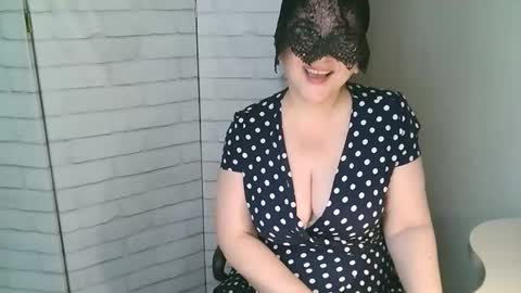 Snapshot of helen_xi chatting on 05-15-26, 05:47 Helen online show from 05-15-26, 05:47