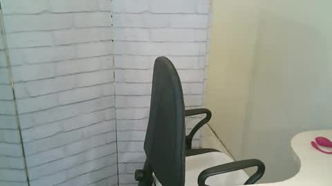 Snapshot of helen_xi chatting on 05-16-26, 02:05 Helen online show from 05-16-26, 02:05