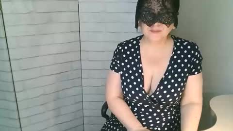 Snapshot of helen_xi chatting on 05-17-26, 03:37 Helen online show from 05-17-26, 03:37