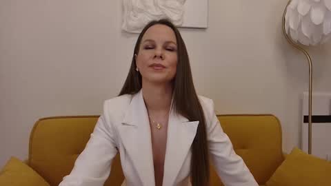 Helen online show from 11-25-25, 07:36