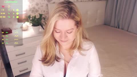 Snapshot of helenbonham chatting on 12-21-24, 03:58 Helena Bonham online show from 12-21-24, 03:58