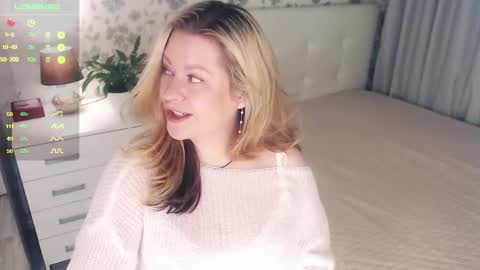 Snapshot of helenbonham chatting on 01-09-25, 03:47 Helena Bonham online show from 01-09-25, 03:47