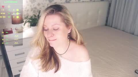 Snapshot of helenbonham chatting on 01-09-25, 06:48 Helena Bonham online show from 01-09-25, 06:48