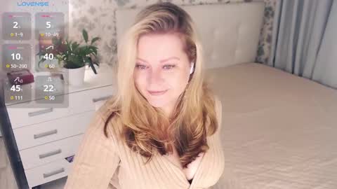 Snapshot of helenbonham chatting on 01-23-25, 04:30 Helena Bonham online show from 01-23-25, 04:30