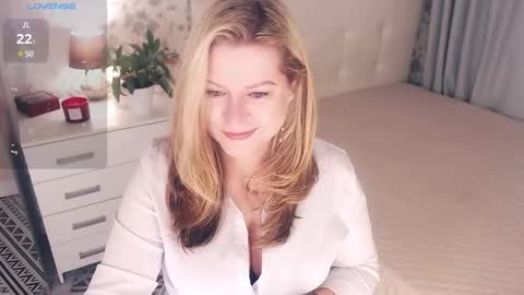 Snapshot of helenbonham chatting on 02-08-25, 03:30 Helena Bonham online show from 02-08-25, 03:30