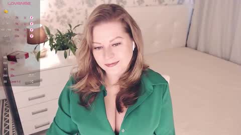 Snapshot of helenbonham chatting on 09-11-25, 05:29 Helena Bonham online show from 09-11-25, 05:29