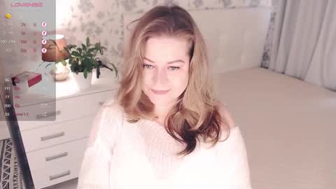 Snapshot of helenbonham chatting on 09-22-25, 10:39 Helena Bonham online show from 09-22-25, 10:39