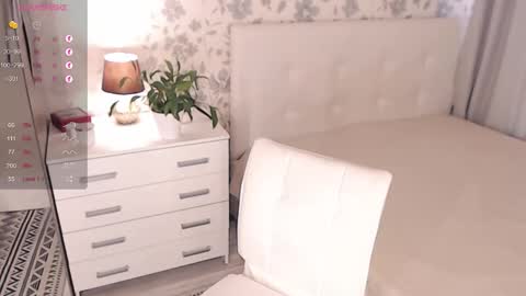 Snapshot of helenbonham chatting on 10-22-25, 10:59 Helena Bonham online show from 10-22-25, 10:59