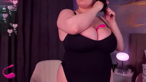 helendanvers online show from 11-19-25, 03:23