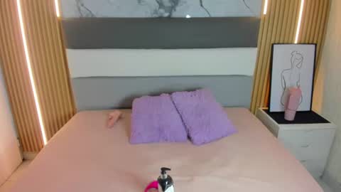Snapshot of helenebird chatting on 06-09-26, 08:31 online show from 06-09-26, 08:31