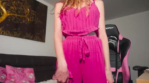 Helenn online show from 05-01-26, 01:43