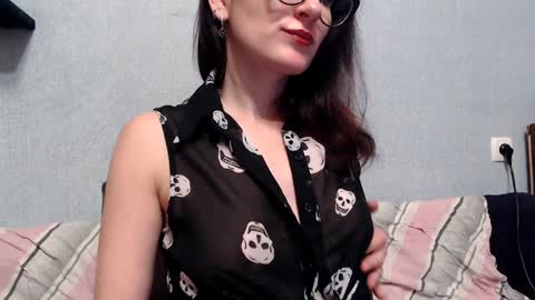 HelenRed online show from 12-30-24, 01:03