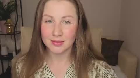 Snapshot of helens_lov chatting on 06-12-26, 02:43 Helen online show from 06-12-26, 02:43
