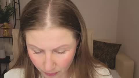 Snapshot of helens_lov chatting on 06-18-26, 03:29 Helen online show from 06-18-26, 03:29