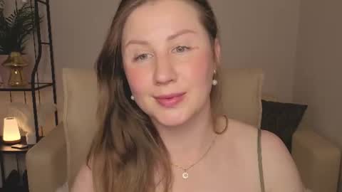 Snapshot of helens_lov chatting on 06-19-26, 02:27 Helen online show from 06-19-26, 02:27