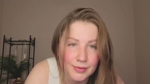 Snapshot of helens_lov chatting on 06-25-26, 02:33 Helen online show from 06-25-26, 02:33