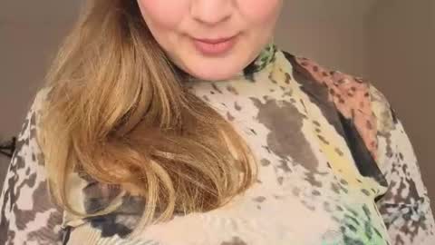 Snapshot of helens_lov chatting on 07-15-26, 05:34 Helen online show from 07-15-26, 05:34