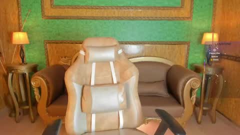 Snapshot of helenstanfordd chatting on 04-29-26, 11:47 Helen or Hells online show from 04-29-26, 11:47