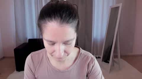 Helen online show from 09-26-25, 02:37