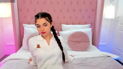 Snapshot of helentiny chatting on 11-07-25, 01:44 Helen online show from 11-07-25, 01:44