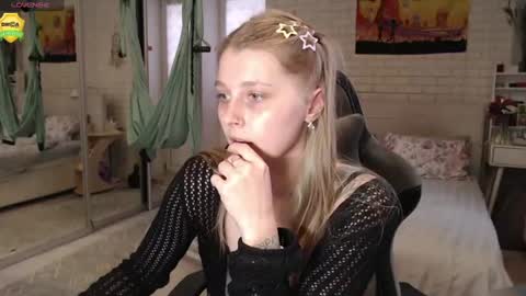 Snapshot of helenundersin chatting on 06-28-26, 03:51 Helen online show from 06-28-26, 03:51