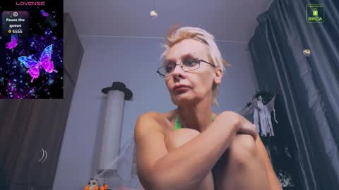 Helga online show from 10-18-25, 02:40