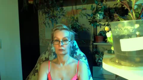 Snapshot of helgahimmele chatting on 05-08-26, 05:18 Helga online show from 05-08-26, 05:18