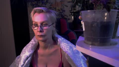 Snapshot of helgahimmele chatting on 05-17-26, 03:26 Helga online show from 05-17-26, 03:26