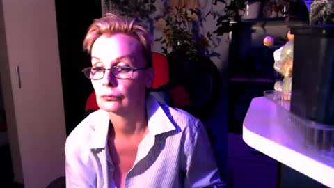 Snapshot of helgahimmele chatting on 06-11-26, 10:08 Helga online show from 06-11-26, 10:08
