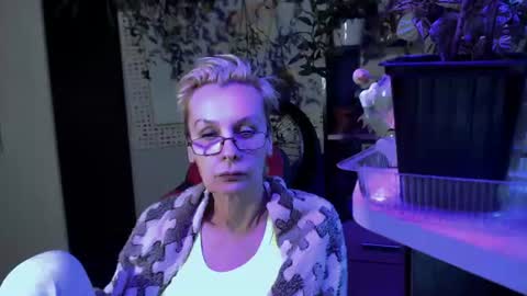 Snapshot of helgahimmele chatting on 07-16-26, 06:03 Helga online show from 07-16-26, 06:03
