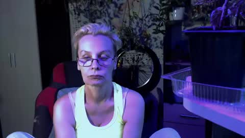 Snapshot of helgahimmele chatting on 07-17-26, 06:02 Helga online show from 07-17-26, 06:02