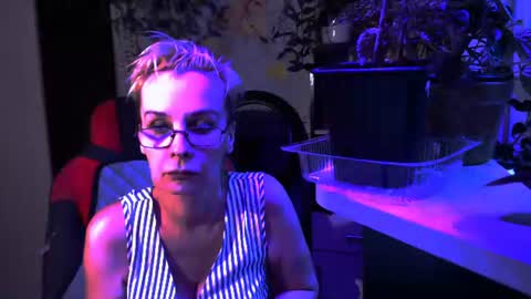Snapshot of helgahimmele chatting on 07-18-26, 06:01 Helga online show from 07-18-26, 06:01