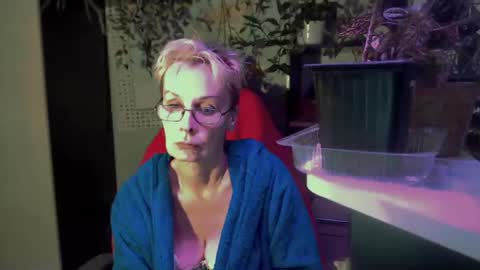 Snapshot of helgahimmele chatting on 07-27-26, 06:15 Helga online show from 07-27-26, 06:15